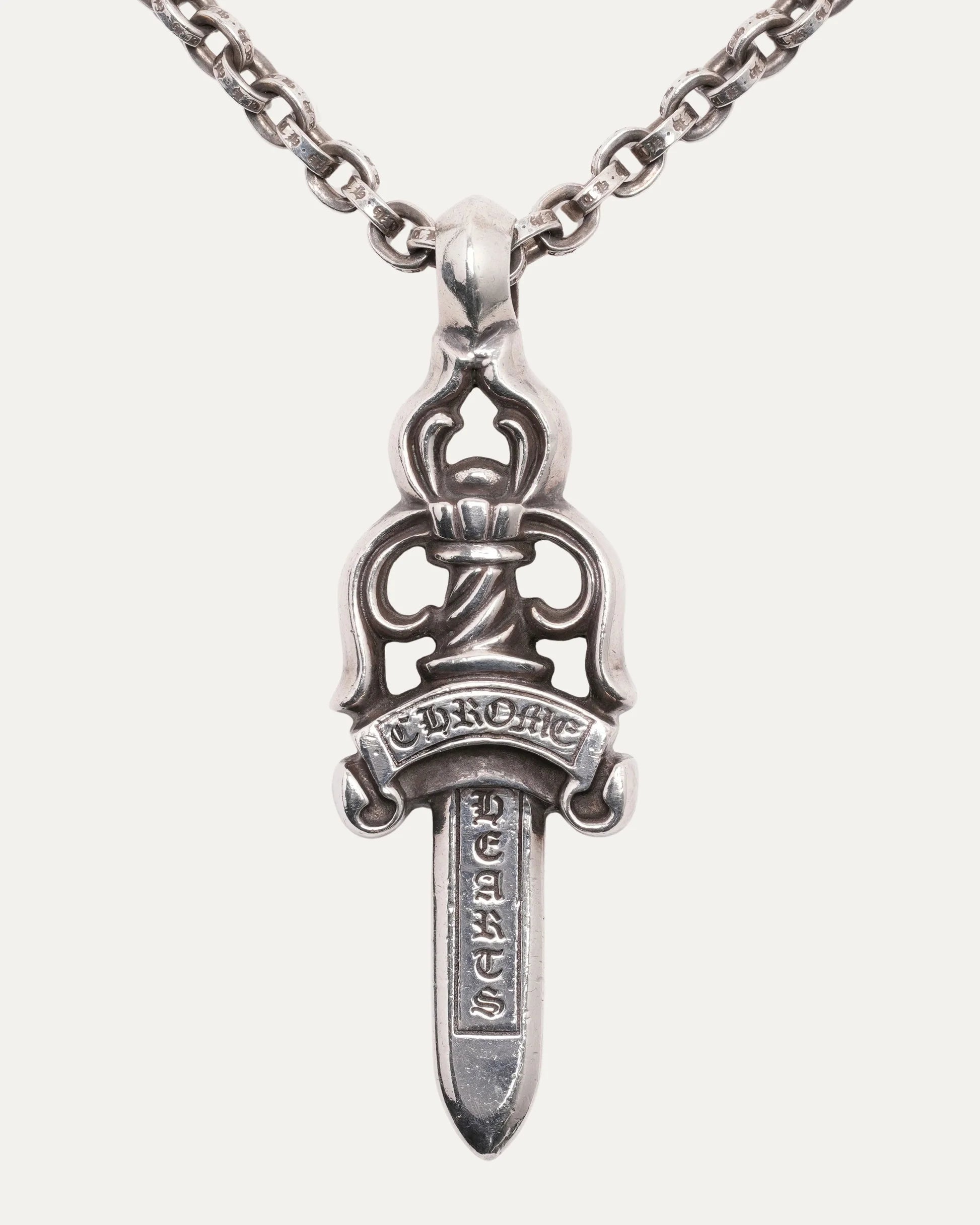 Colgante de daga con corazón cromado | Collar de doble daga en plata de ley 925 | Joyería gótica punk hip-hop Y2K