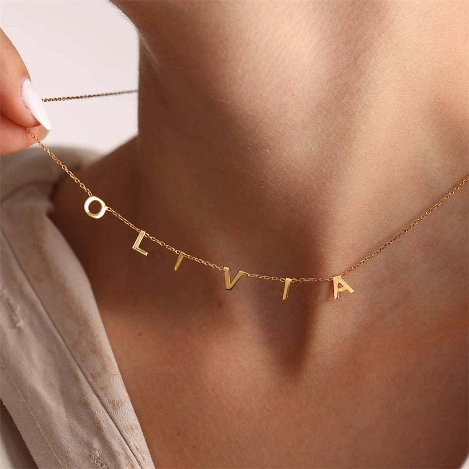 Collar minimalista personalizado con nombre y letras espaciadas: joyería con letras personalizadas especiales