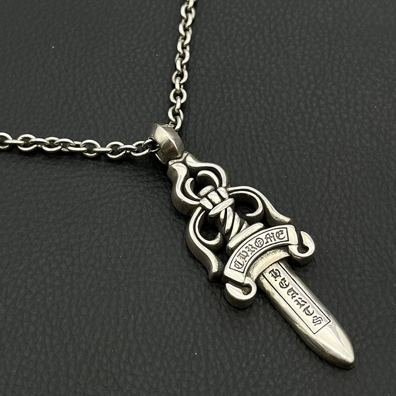 Colgante de daga con corazón cromado | Collar de doble daga en plata de ley 925 | Joyería gótica punk hip-hop Y2K