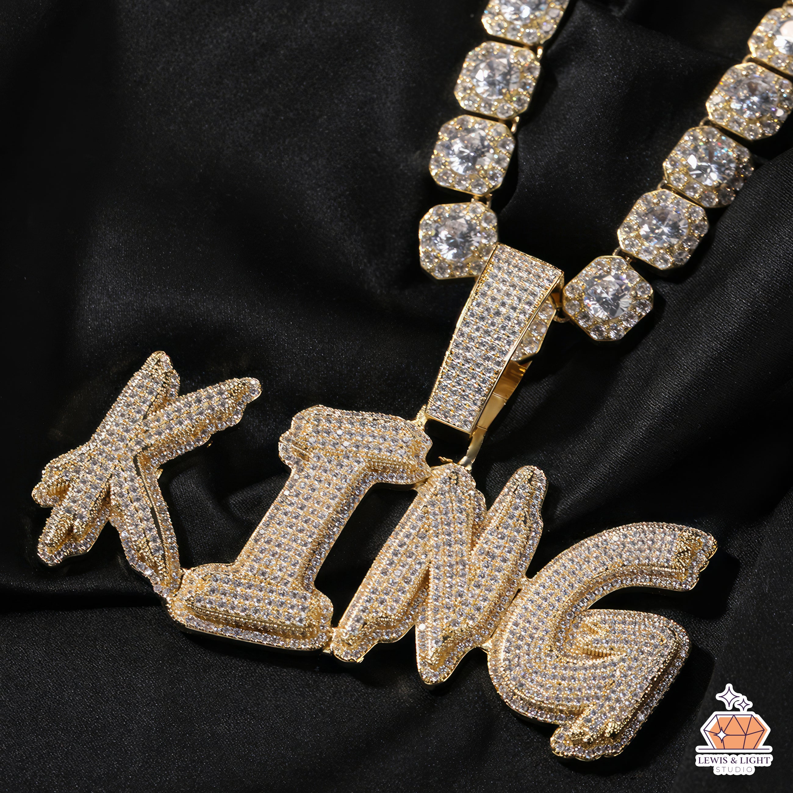 Collar con colgante Iced Out KING: cadena personalizada de hip hop urbano y gruesa