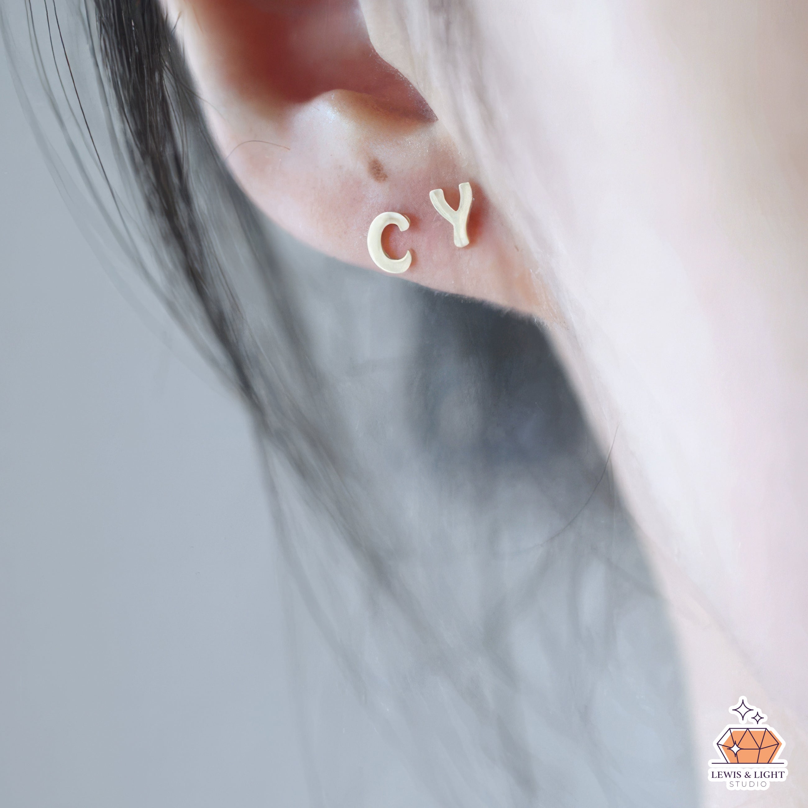 Pendientes personalizados con monograma inicial - Oro