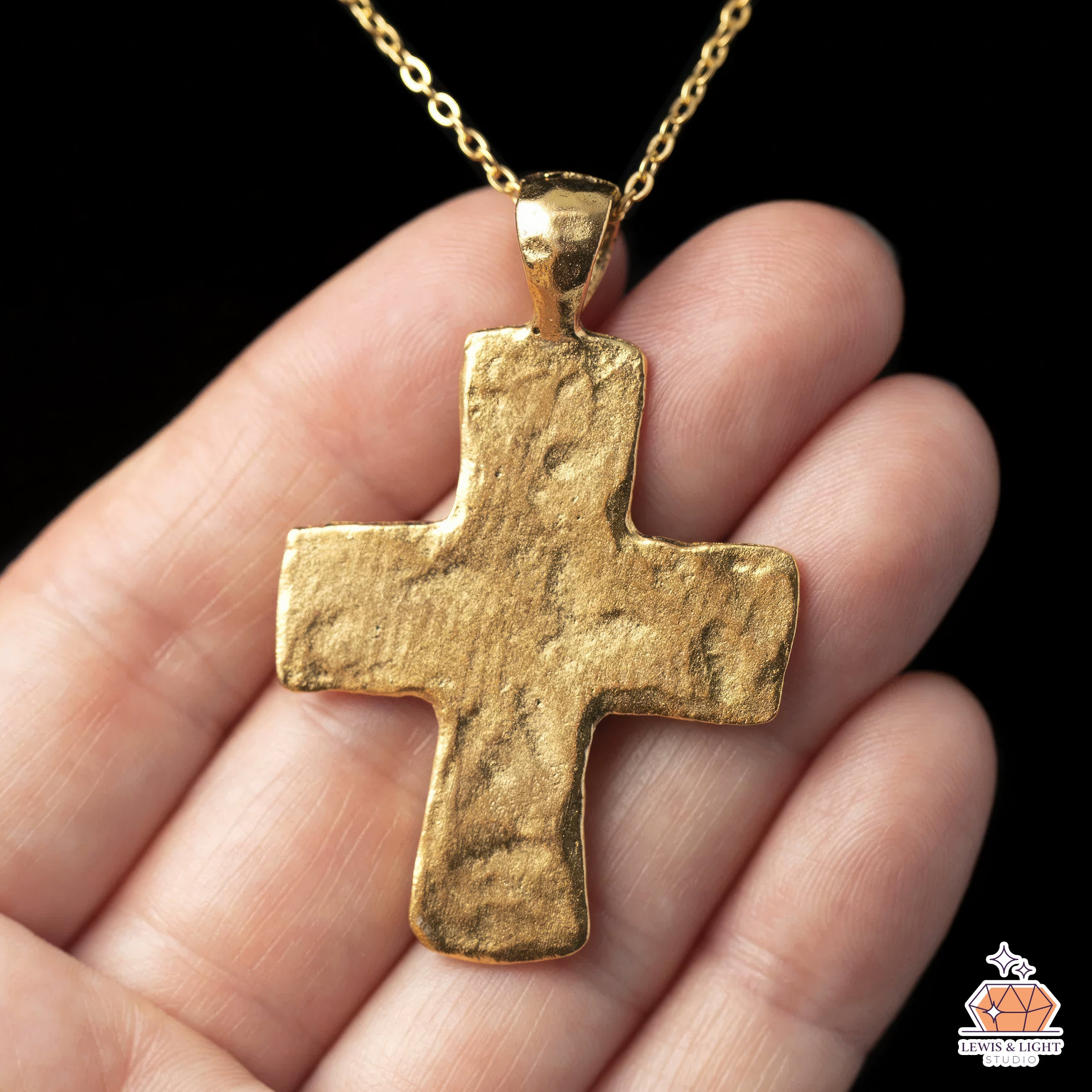 Cruz rústica martillada robusta - Oro
